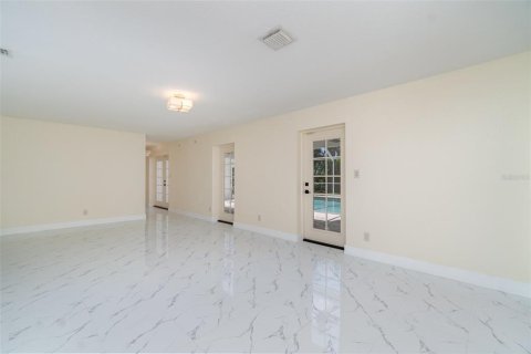 House in Punta Gorda, Florida 4 bedrooms, 274.25 sq.m. № 1910855 - photo 14