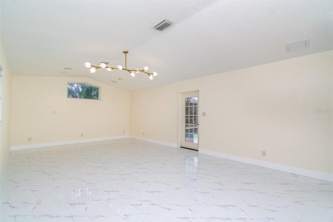 House in Punta Gorda, Florida 4 bedrooms, 274.25 sq.m. № 1910855 - photo 17