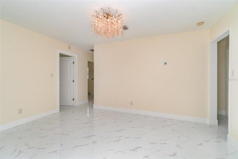 House in Punta Gorda, Florida 4 bedrooms, 274.25 sq.m. № 1910855 - photo 10