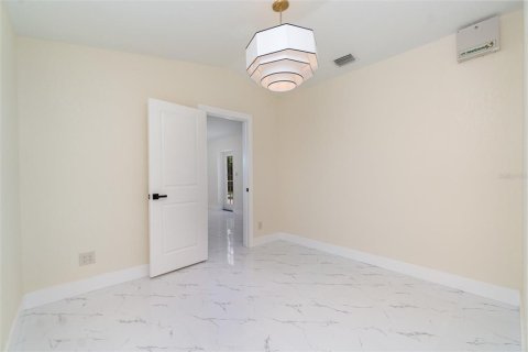 House in Punta Gorda, Florida 4 bedrooms, 274.25 sq.m. № 1910855 - photo 25