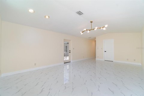 House in Punta Gorda, Florida 4 bedrooms, 274.25 sq.m. № 1910855 - photo 18