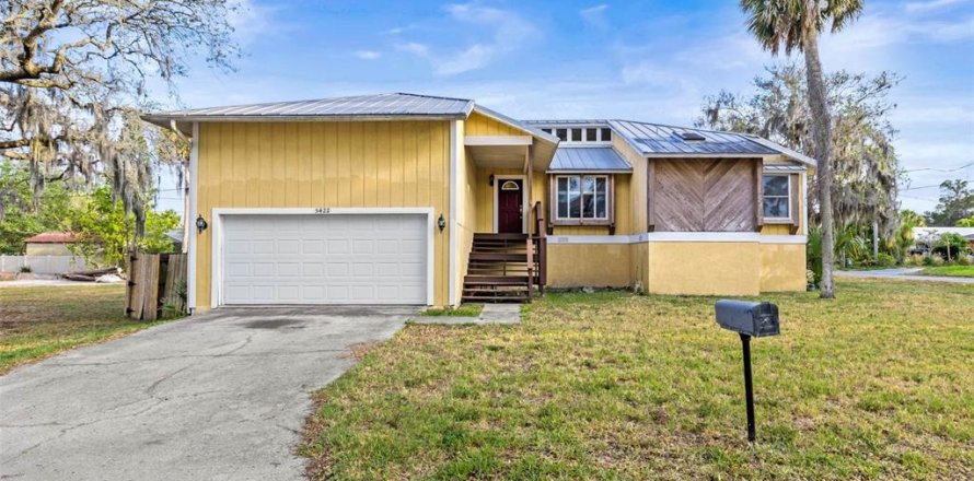 House in New Port Richey, Florida 3 bedrooms, 155.89 sq.m. № 1687038