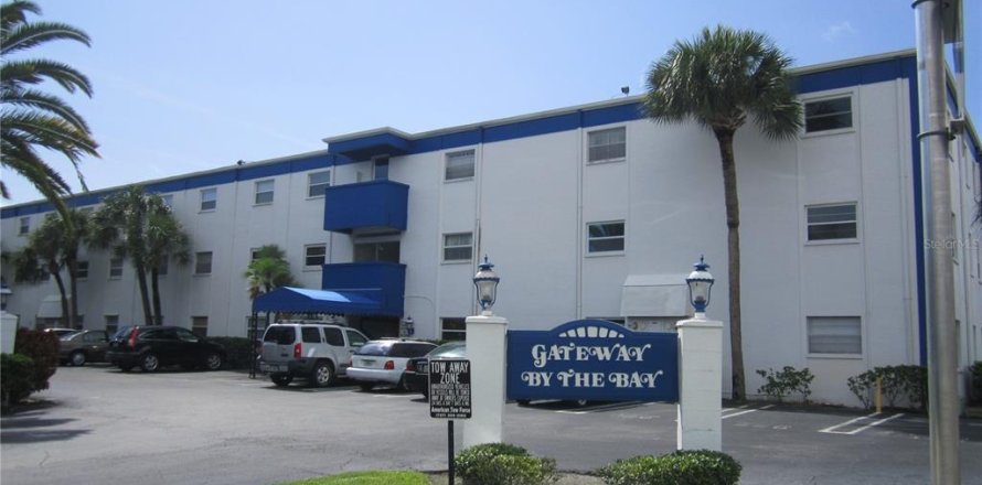 Condominio en Saint Petersburg, Florida, 1 dormitorio № 1851181