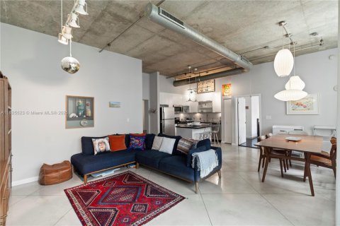 Condo in Miami, Florida, 1 bedroom  № 1807796 - photo 4
