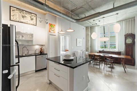 Condo in Miami, Florida, 1 bedroom  № 1807796 - photo 2