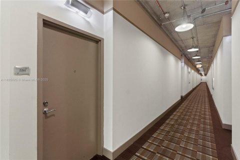 Condo in Miami, Florida, 1 bedroom  № 1807796 - photo 27