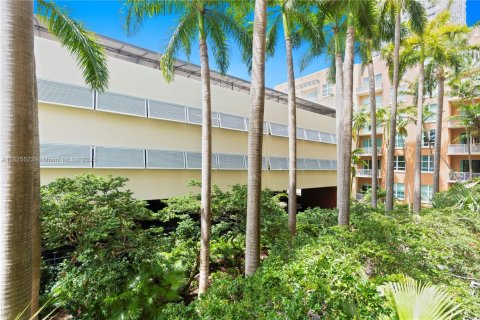 Condo in Miami, Florida, 1 bedroom  № 1807796 - photo 25