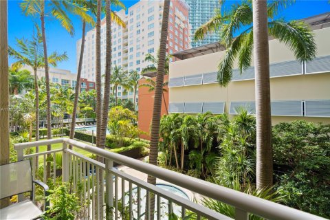 Condo in Miami, Florida, 1 bedroom  № 1807796 - photo 23