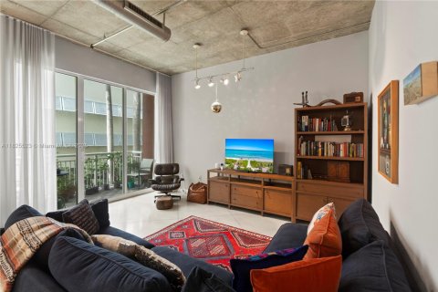 Condo in Miami, Florida, 1 bedroom  № 1807796 - photo 9