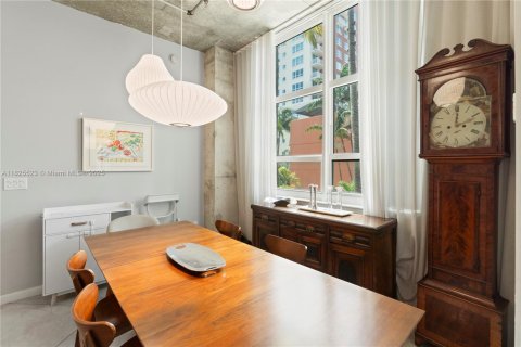 Condo in Miami, Florida, 1 bedroom  № 1807796 - photo 11