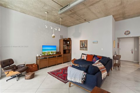 Condo in Miami, Florida, 1 bedroom  № 1807796 - photo 8