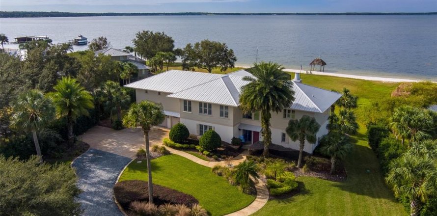 Casa en Ocklawaha, Florida 4 dormitorios, 363.25 m2 № 1541506