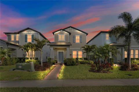 House in Winter Garden, Florida 3 bedrooms, 164.81 sq.m. № 1557999 - photo 1