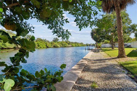 Casa en venta en Tampa, Florida, 3 dormitorios, 155.89 m2 № 2383600 - foto 4