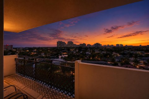 Condo in Hallandale Beach, Florida, 2 bedrooms № 2251449 - photo 22