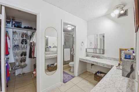 Condo in Hallandale Beach, Florida, 2 bedrooms № 2251449 - photo 13