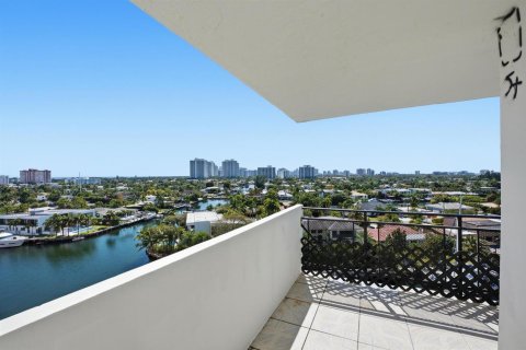 Condo in Hallandale Beach, Florida, 2 bedrooms № 2251449 - photo 19