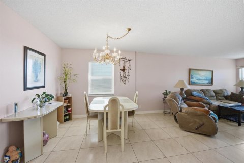Condo in Hallandale Beach, Florida, 2 bedrooms № 2251449 - photo 4