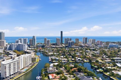 Condo in Hallandale Beach, Florida, 2 bedrooms  № 2251449