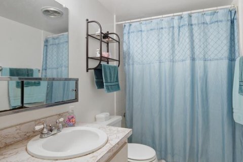Condo in Hallandale Beach, Florida, 2 bedrooms № 2251449 - photo 15