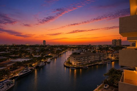 Condo in Hallandale Beach, Florida, 2 bedrooms № 2251449 - photo 24