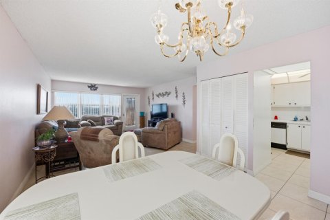 Condo in Hallandale Beach, Florida, 2 bedrooms № 2251449 - photo 3