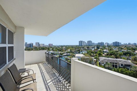 Condo in Hallandale Beach, Florida, 2 bedrooms № 2251449 - photo 18