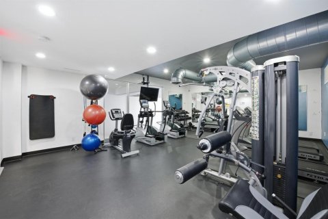 Condo in Hallandale Beach, Florida, 2 bedrooms № 2251449 - photo 25