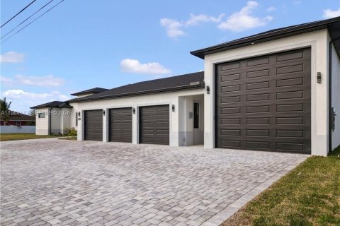 Villa ou maison à vendre à Cape Coral, Floride: 4 chambres № 2029087 - photo 2