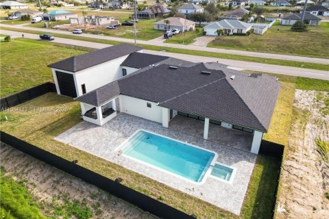 Villa ou maison à vendre à Cape Coral, Floride: 4 chambres № 2029087 - photo 5