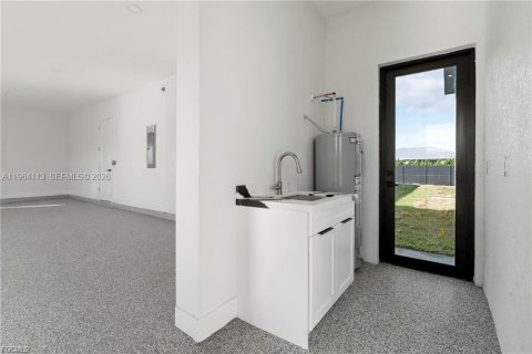 Villa ou maison à vendre à Cape Coral, Floride: 4 chambres № 2029087 - photo 28