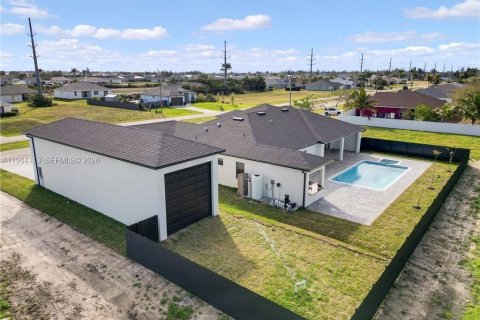 Villa ou maison à vendre à Cape Coral, Floride: 4 chambres № 2029087 - photo 4
