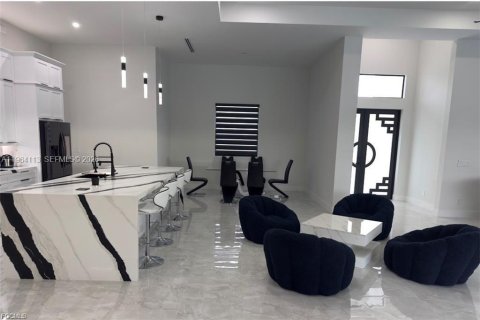 Villa ou maison à vendre à Cape Coral, Floride: 4 chambres № 2029087 - photo 10