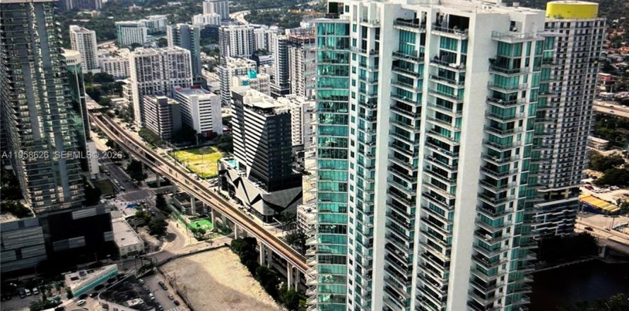 Кондоминиум с 2 спальнями в Майами, Флорида № 2023205