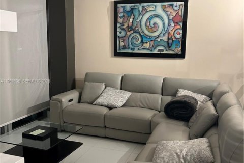 Снять в аренду кондоминиум в Майами, Флорида 2 спальни, 114.73м2, № 2023205 - фото 22