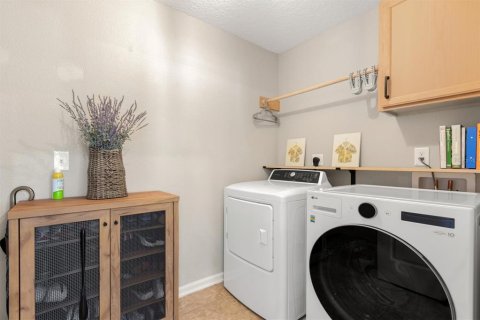 House in Jacksonville, Florida 5 bedrooms, 271.27 sq.m. № 1651658 - photo 20