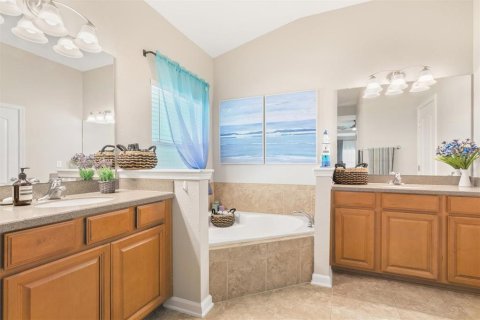 House in Jacksonville, Florida 5 bedrooms, 271.27 sq.m. № 1651658 - photo 28