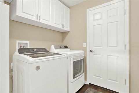 House in Lake Wales, Florida 2 bedrooms, 152.08 sq.m. № 1530701 - photo 25