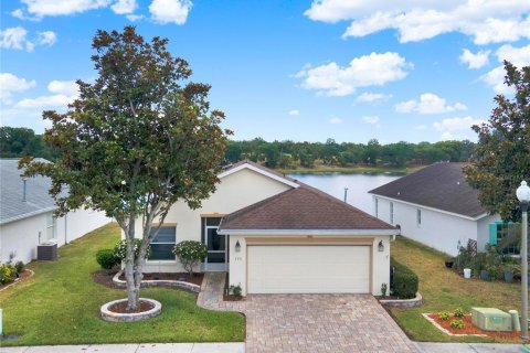 House in Lake Wales, Florida 2 bedrooms, 152.08 sq.m. № 1530701 - photo 1