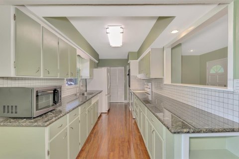House in Englewood, Florida 5 bedrooms, 203.83 sq.m. № 1386651 - photo 14