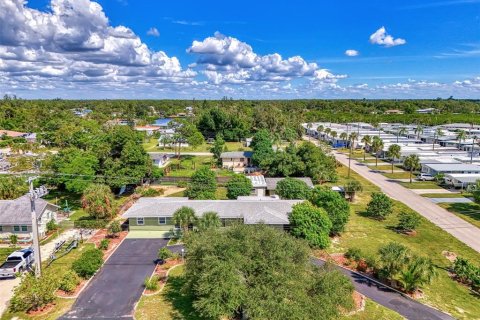 House in Englewood, Florida 5 bedrooms, 203.83 sq.m. № 1386651 - photo 21