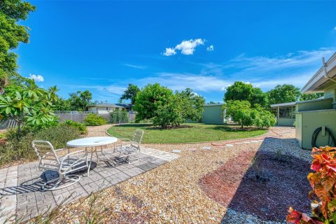 House in Englewood, Florida 5 bedrooms, 203.83 sq.m. № 1386651 - photo 17