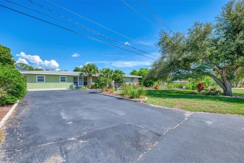 House in Englewood, Florida 5 bedrooms, 203.83 sq.m. № 1386651 - photo 28