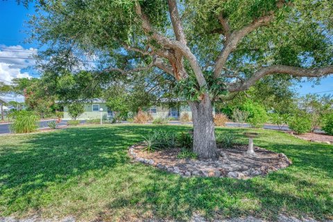 House in Englewood, Florida 5 bedrooms, 203.83 sq.m. № 1386651 - photo 27