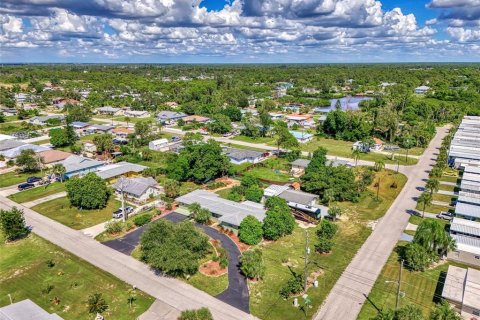 House in Englewood, Florida 5 bedrooms, 203.83 sq.m. № 1386651 - photo 24