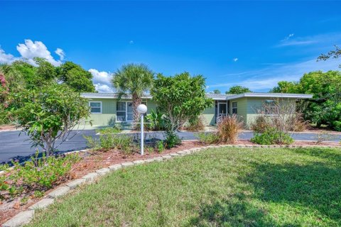 House in Englewood, Florida 5 bedrooms, 203.83 sq.m. № 1386651 - photo 4