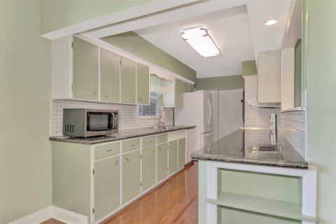 House in Englewood, Florida 5 bedrooms, 203.83 sq.m. № 1386651 - photo 13