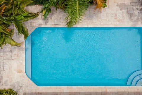 House in Miami, Florida 5 bedrooms, 326.83 sq.m. № 2029497 - photo 24