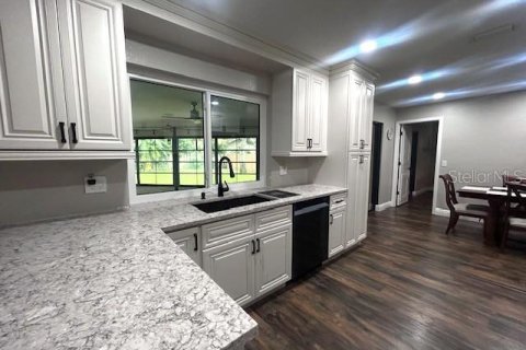 House in Palm Harbor, Florida 3 bedrooms, 175.31 sq.m. № 1909978 - photo 2