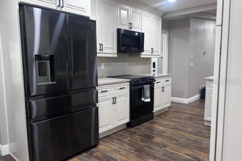 House in Palm Harbor, Florida 3 bedrooms, 175.31 sq.m. № 1909978 - photo 4